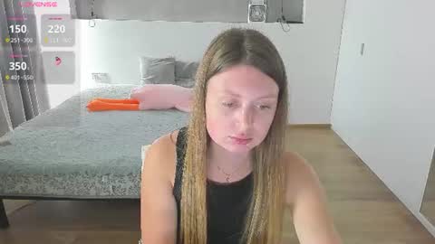 ariymil live room snapshot on Chaturbate