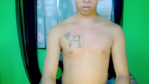 asiancum_peter momentopname van live room op Chaturbate