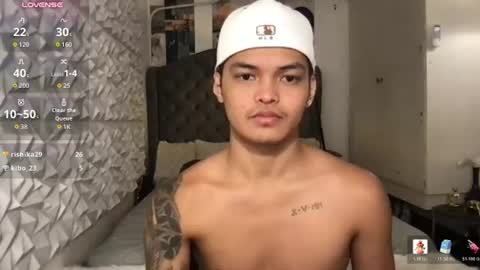 asianhugescott momentopname van live room op Chaturbate