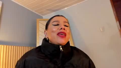 auren_ferrer live room snapshot on Chaturbate