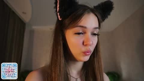 auroralowen live room snapshot on Chaturbate