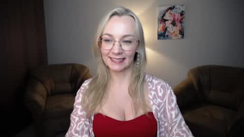 ava_elior momentopname van live room op Chaturbate