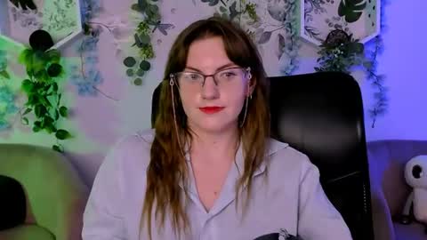 ava_mystic_ снимок онлайн-комнаты на Chaturbate