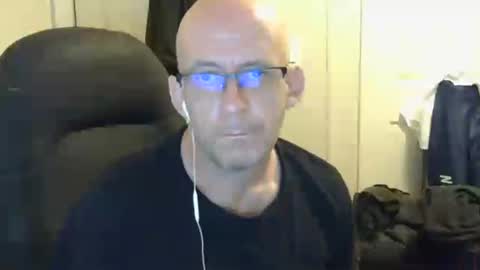 averagejerkoff live room snapshot on Chaturbate