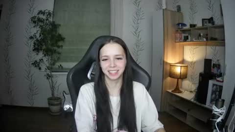 avi_lin Momentaufnahme des Live-Raums auf Chaturbate