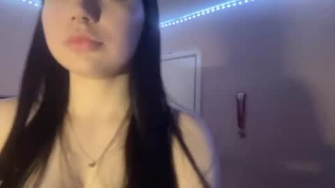 awildaellinwood live room snapshot on Chaturbate