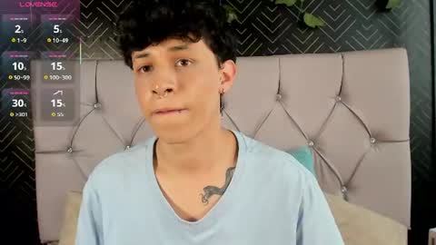 axel_evanss live room snapshot on Chaturbate
