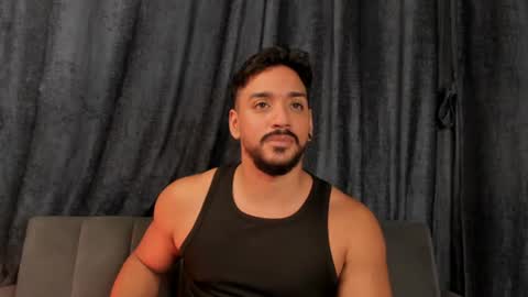 axelknox live room snapshot on Chaturbate