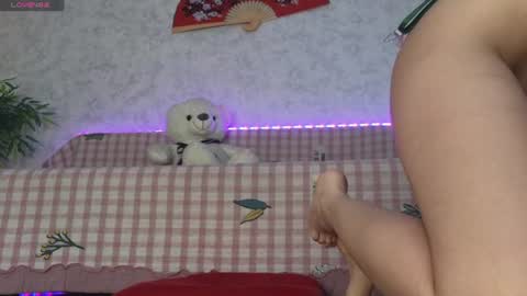 ayumi_rin live room snapshot on Chaturbate