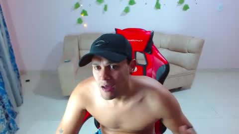 badboylatino07 momentopname van live room op Chaturbate