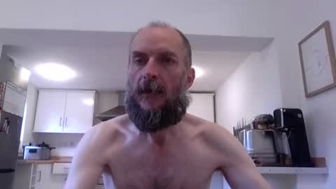 basiccamguy live room snapshot on Chaturbate