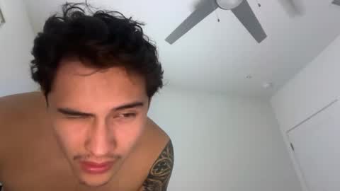 beachbabes999 live room snapshot on Chaturbate