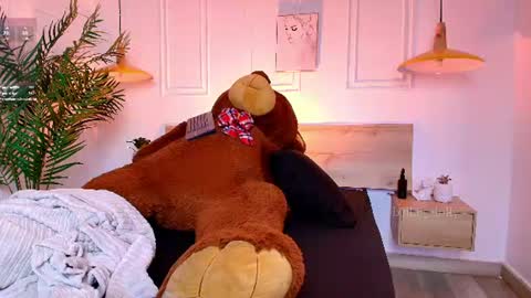 bella__donne live room snapshot on Chaturbate