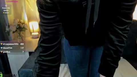 bella_ramsi live room snapshot on Chaturbate