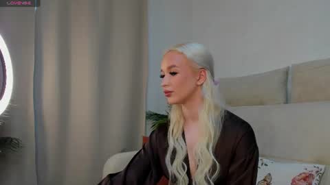 bella_sw0n Momentaufnahme des Live-Raums auf Chaturbate