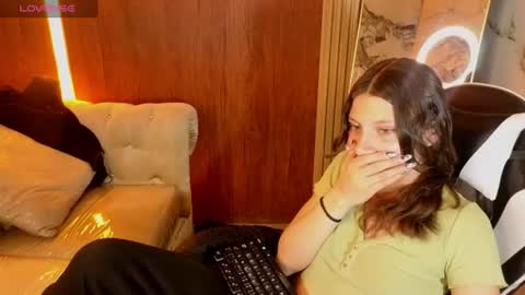 blonde_doll_v Momentaufnahme des Live-Raums auf Chaturbate