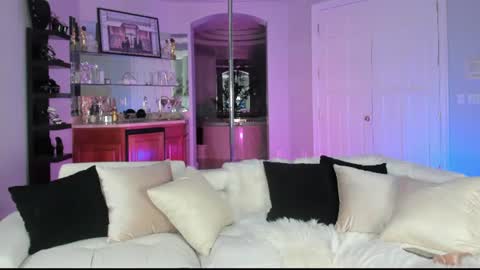 blonde_riderxxx live room snapshot on Chaturbate