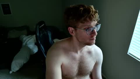 blueeyedtallguy momentopname van live room op Chaturbate