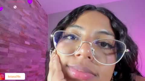 briana_z Momentaufnahme des Live-Raums auf Chaturbate