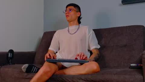 bryangrey__ Momentaufnahme des Live-Raums auf Chaturbate