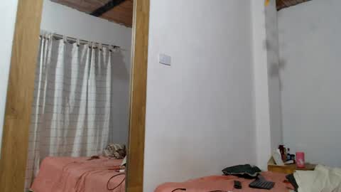 camila_blakee momentopname van live room op Chaturbate
