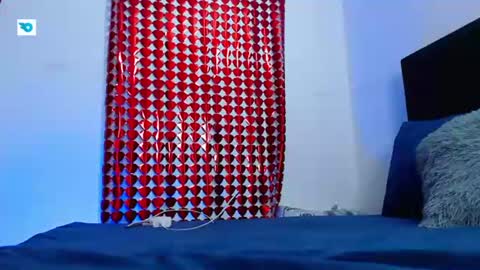 camilo_contre21 live room snapshot on Chaturbate