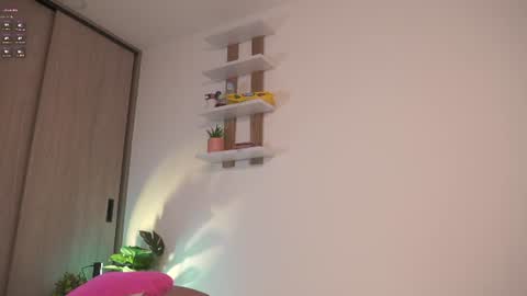 caro_sanchezz captura de la sala en vivo en Chaturbate