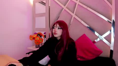 carolain_moon live room snapshot on Chaturbate