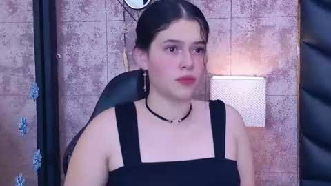 carolineolsenn снимок онлайн-комнаты на Chaturbate