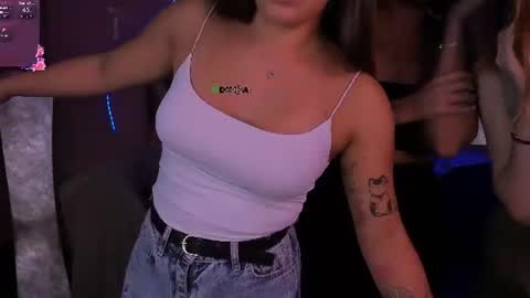 cassandra_nik Momentaufnahme des Live-Raums auf Chaturbate