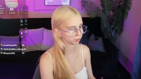 cassie_lawrence momentopname van live room op Chaturbate