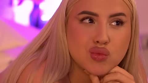 cassiebabe_ captura de la sala en vivo en Chaturbate