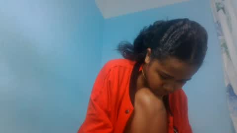 cclanioo live room snapshot on Chaturbate