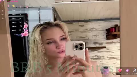 chanelglow Momentaufnahme des Live-Raums auf Chaturbate