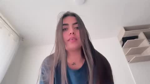 charlotte18y captura da sala ao vivo na Chaturbate