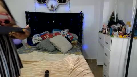 charlotte_027 снимок онлайн-комнаты на Chaturbate