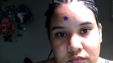 charlottequeen_21 live room snapshot on Chaturbate
