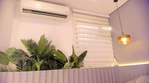 cherry_monroe_ live room snapshot on Chaturbate