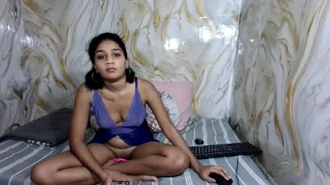 cherryindian694u Momentaufnahme des Live-Raums auf Chaturbate