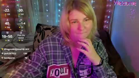 cherryrushh Momentaufnahme des Live-Raums auf Chaturbate