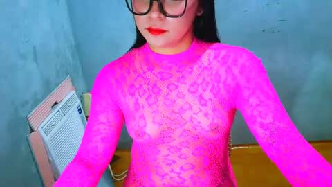 chinna_xtanya live room snapshot on Chaturbate