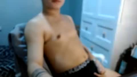 chinoy4u live room snapshot on Chaturbate