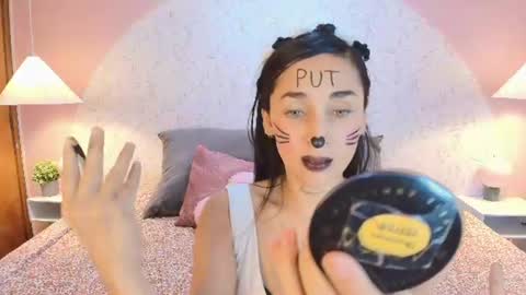 chloe_brm live room snapshot on Chaturbate