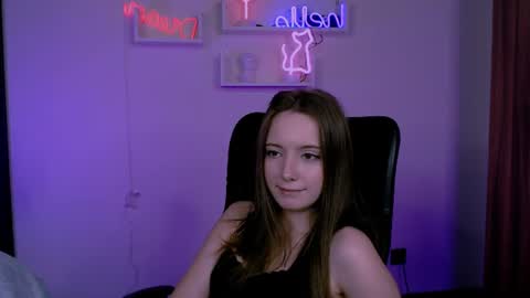 chloe_ley live room snapshot on Chaturbate