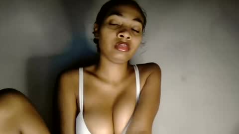 chloeplaisir momentopname van live room op Chaturbate