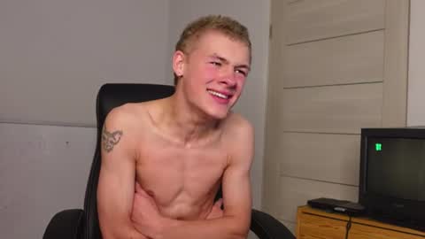 chris_holt live room snapshot on Chaturbate