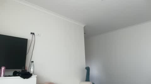 clairebabyy1 live room snapshot on Chaturbate