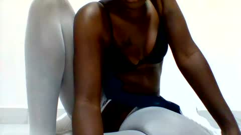 classic_carmen captura de la sala en vivo en Chaturbate