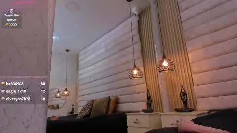 cloe_monroee_ Momentaufnahme des Live-Raums auf Chaturbate