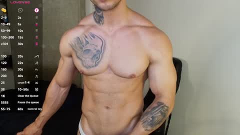 colombianmuscle8 live room snapshot on Chaturbate